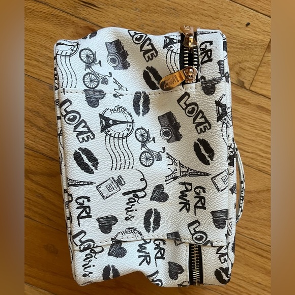 Paris MakeUp Bag - Picture 3 of 9